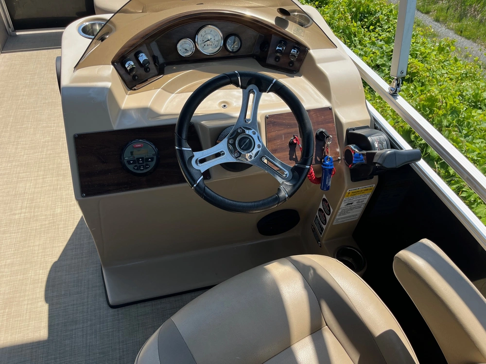 Crestliner Ponton 200 Rally *** Réservé *** 2017 alt