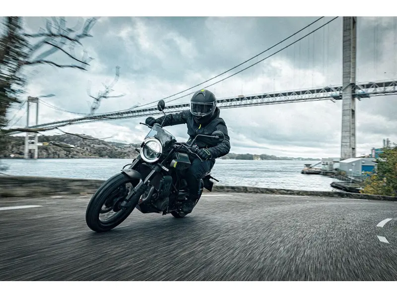 2024 Husqvarna SVARTPILEN 401