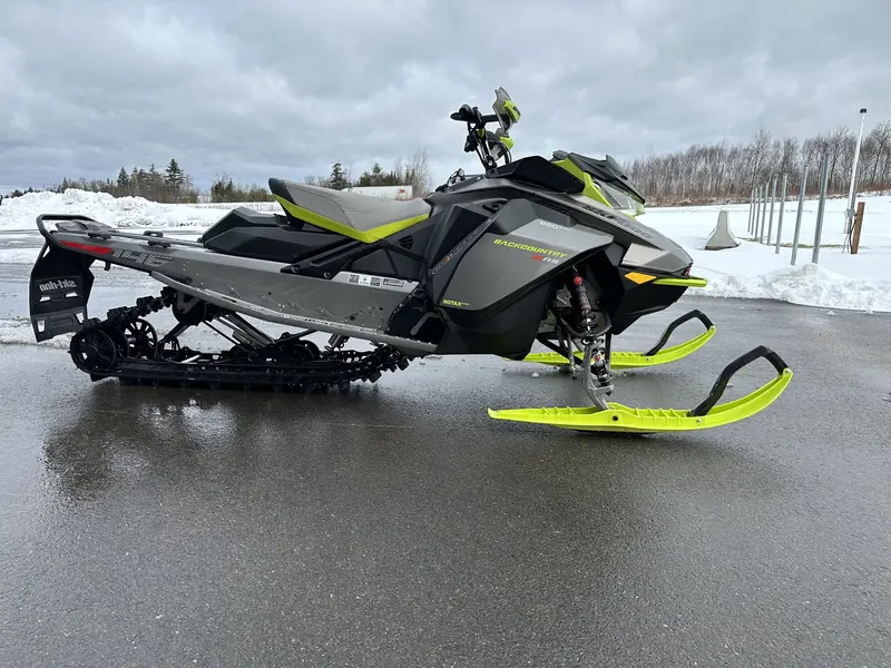 2023 Ski-Doo SM BAC XRS 850 E GR 146 1.6C 23