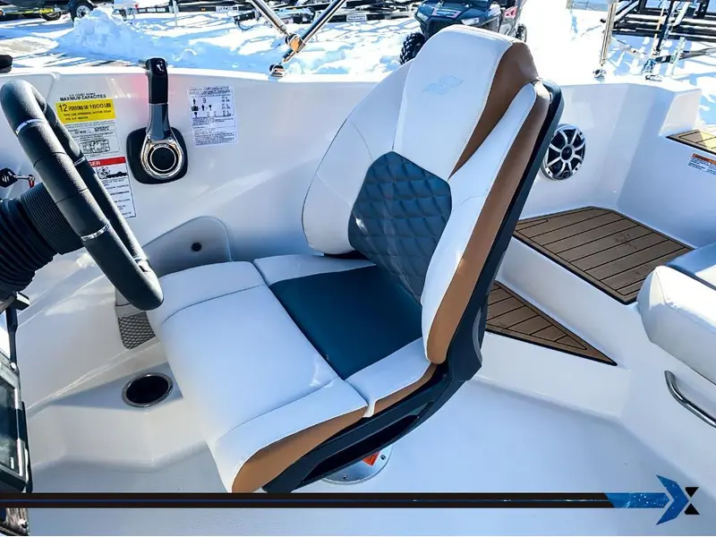 Starcraft SVX 190 OB 140HP deck boat bateau Ponté 2025