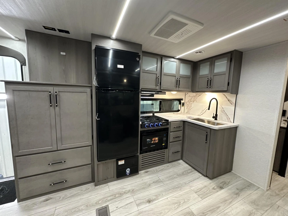 2025 Hideout 26patio alt