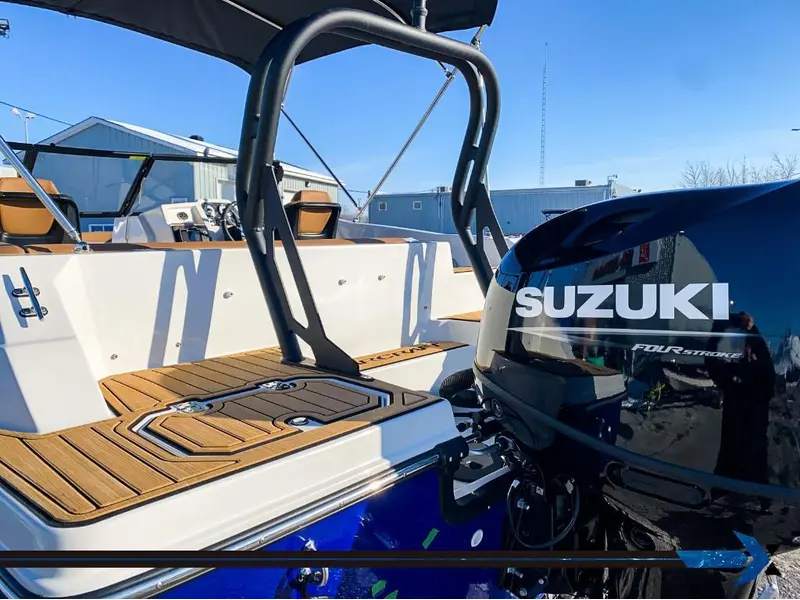 Starcraft SVX 190 OB 140HP deck boat bateau Ponté 2025