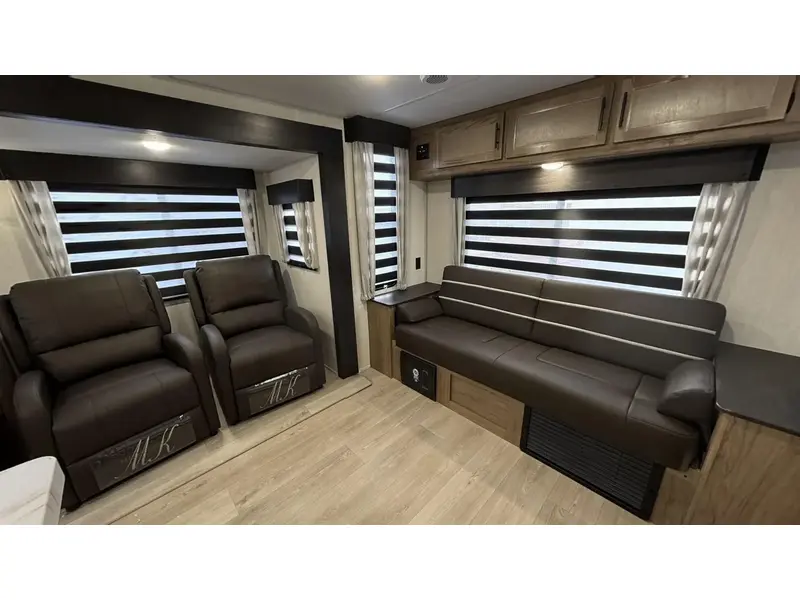 2025 Cherokee 272XLK Wolf Den