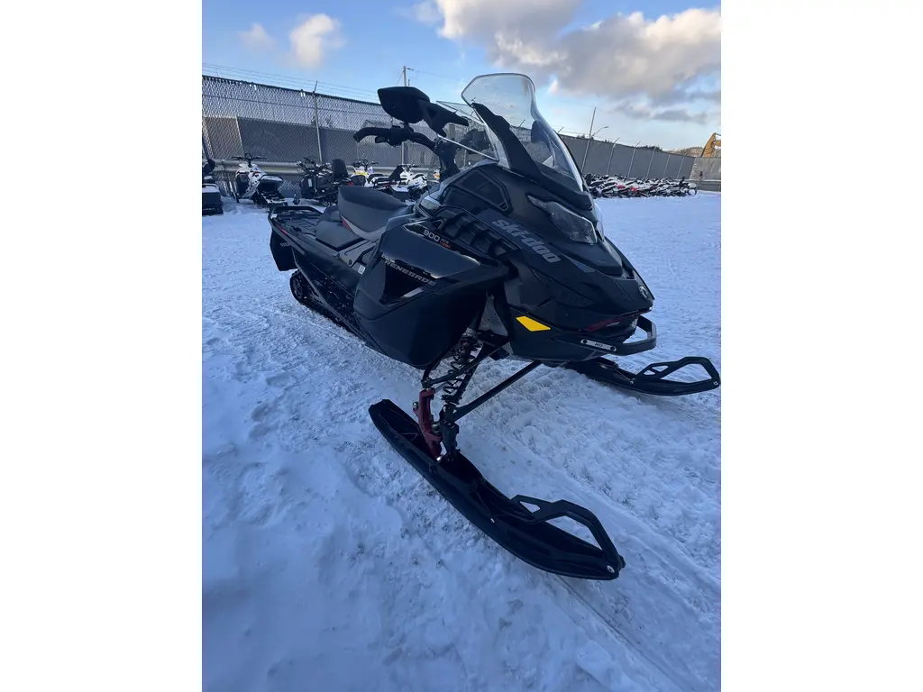 2025 Ski-Doo RENEGADE ENDURO Pkg 900 ACE Turbo Ice Ripper XT 1.25" E.S.  w/ 10.25" Touchscreen