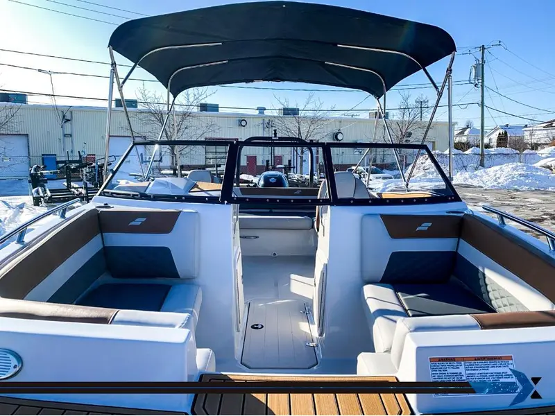 Starcraft SVX 190 OB 140HP deck boat bateau Ponté 2025