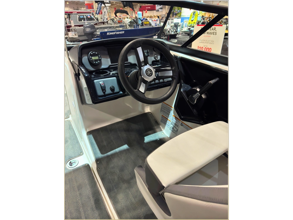 2025 Yamaha Sx190 + $1500 Watersports Package Included!! $4,000 Rebate Included + 3.99% Financing alt