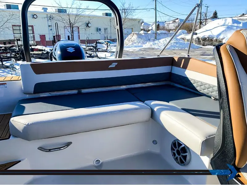 Starcraft SVX 190 OB 140HP deck boat bateau Ponté 2025