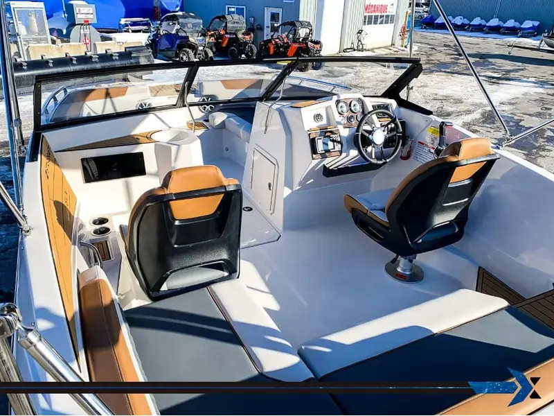 Starcraft SVX 190 OB 140HP deck boat bateau Ponté 2025