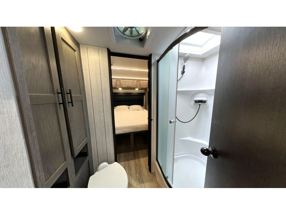 Alpha Wolf 33bh 2025 alt