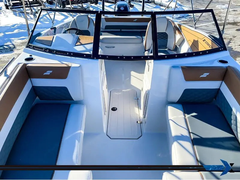 Starcraft SVX 190 OB 140HP deck boat bateau Ponté 2025