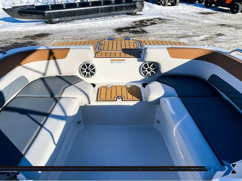 Starcraft SVX 190 OB 140HP deck boat bateau Ponté 2025