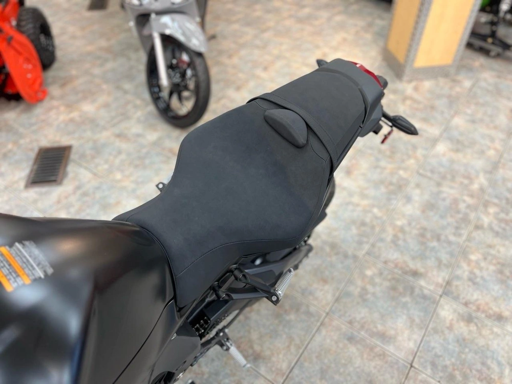 2025 Yamaha Mt-10 alt