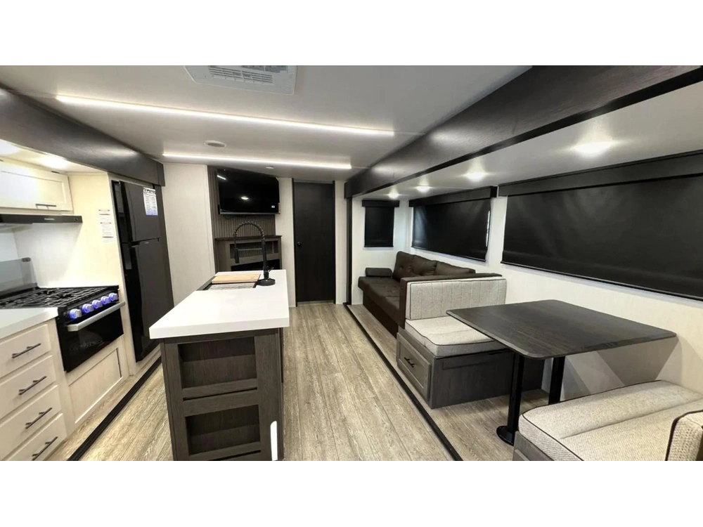 Alpha Wolf 33bh 2025 alt