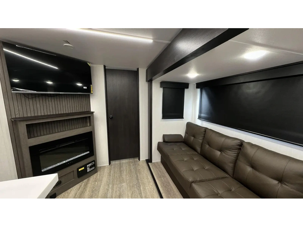 Alpha Wolf 33bh 2025 alt