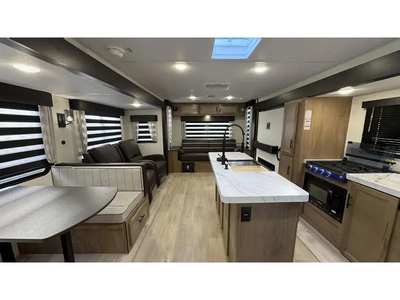2025 Cherokee 272XLK Wolf Den