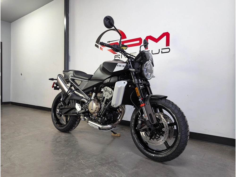 2025 Husqvarna Svartpilen 801 *2.99% Sur 60 Mois alt