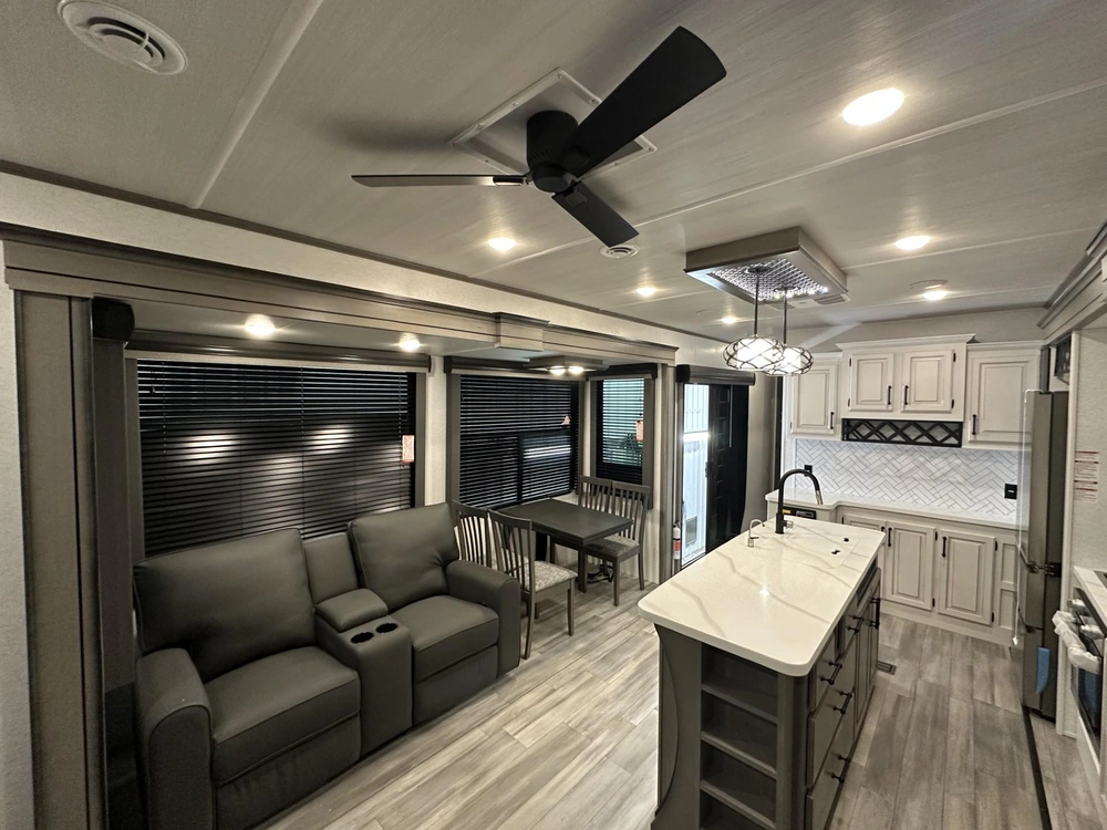 2025 Keystone Rv Retreat 39loft alt