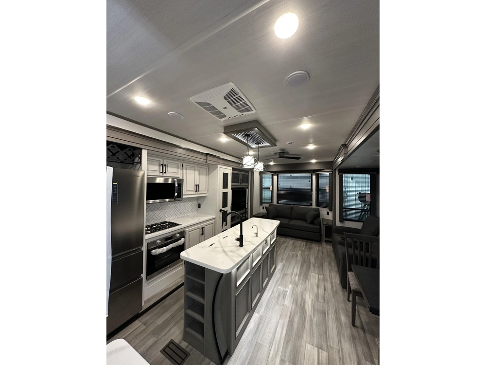 2025 Keystone Rv Retreat 39loft alt