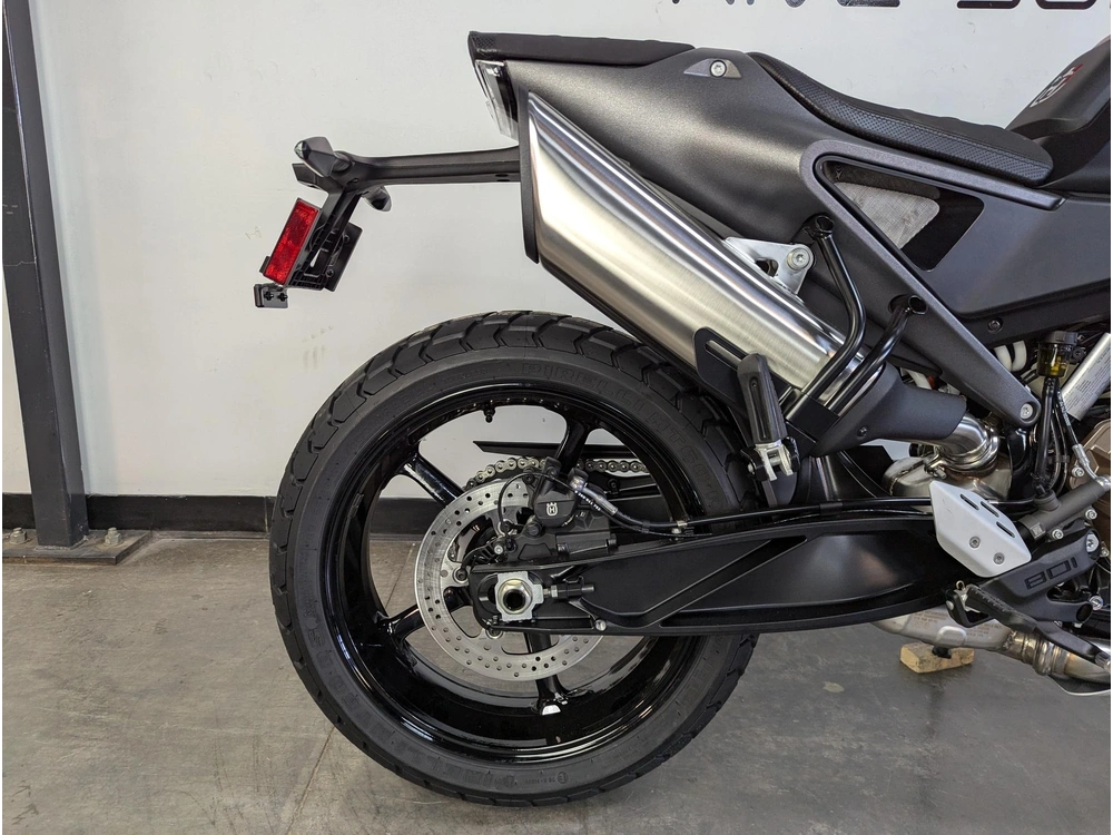 2025 Husqvarna Svartpilen 801 *2.99% Sur 60 Mois alt