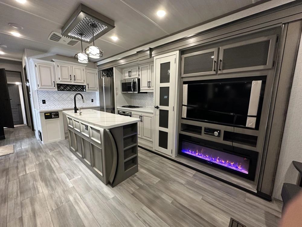 2025 Keystone Rv Retreat 39loft alt