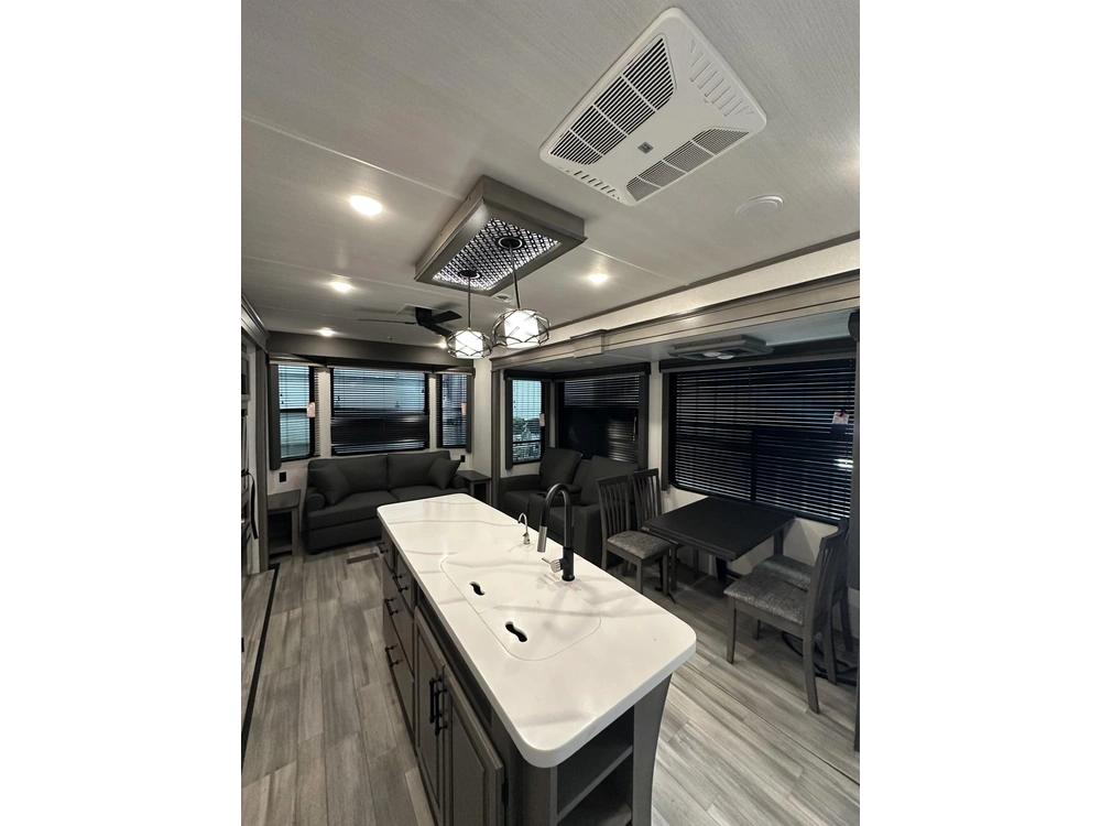 2025 Keystone Rv Retreat 39loft alt