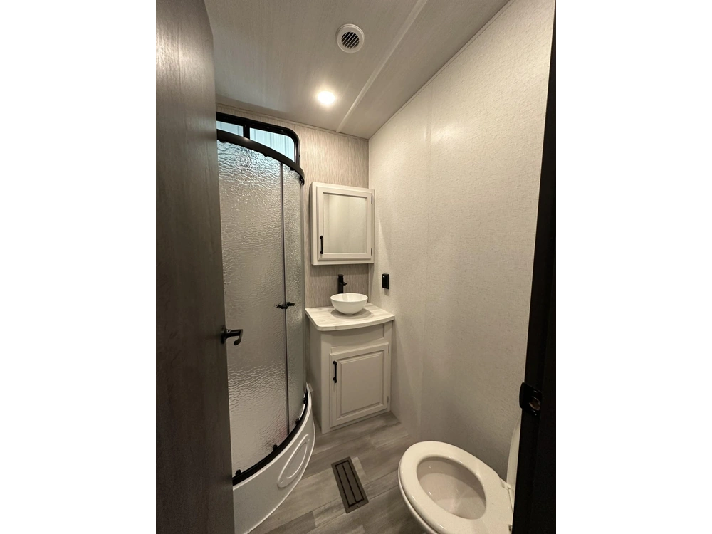 2025 Keystone Rv Retreat 39loft alt