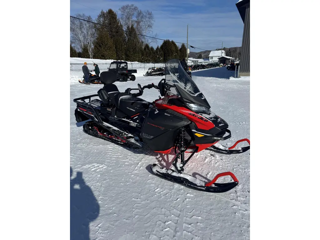 2020 Ski-Doo Expedition SE 900 ACE Rouge la