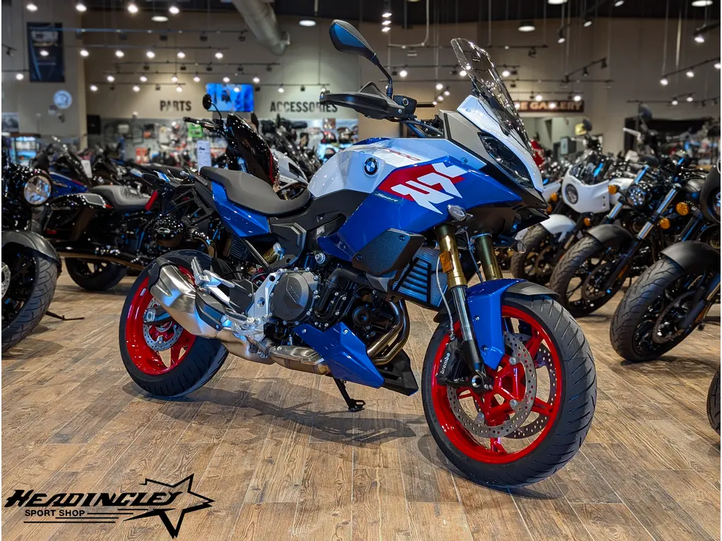 2025 BMW F 900 XR // Light White/Racing Blue/Racing Red