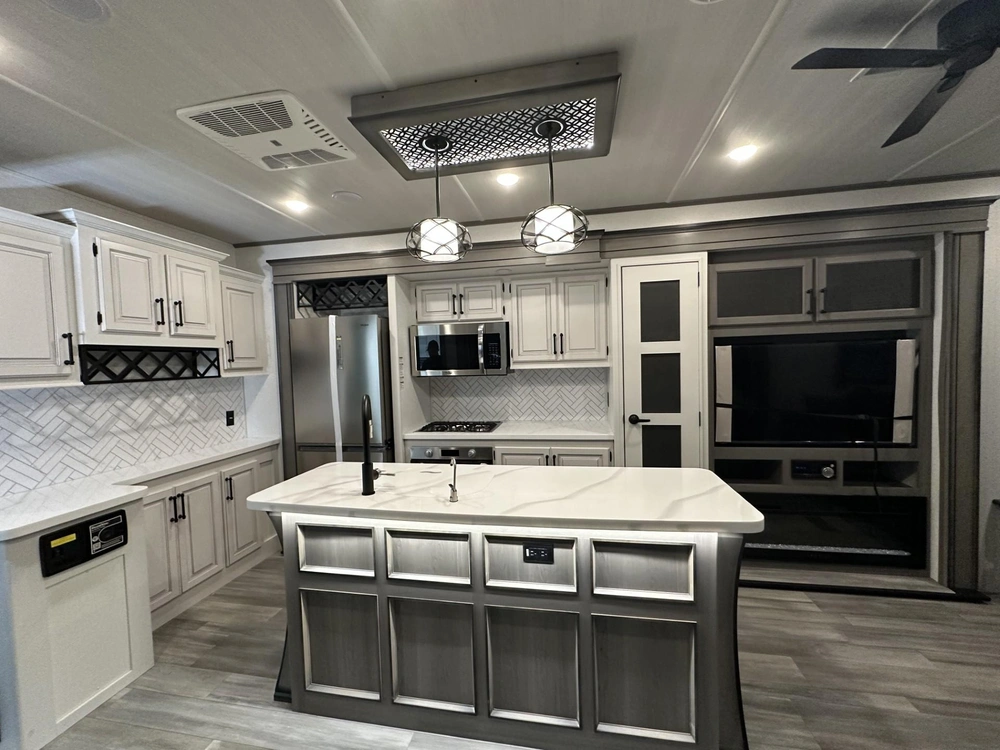 2025 Keystone Rv Retreat 39loft alt