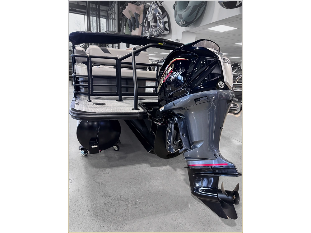 2025 Sylvan L3 Clz Dh + $2500 Watersports Package Included!! No Luxury Tax* alt