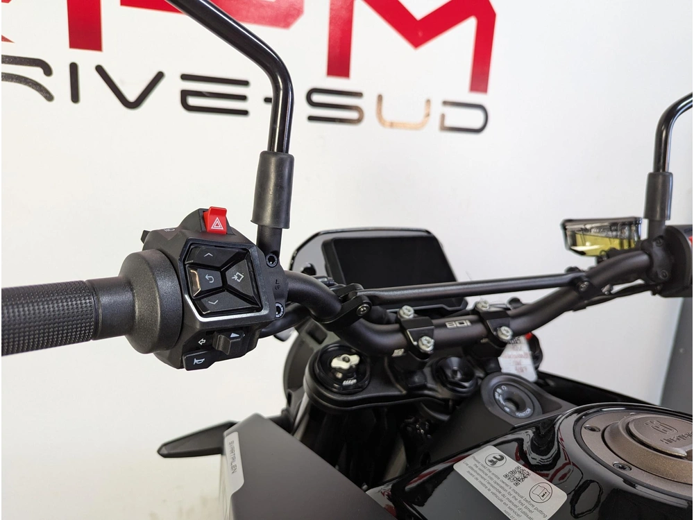 2025 Husqvarna Svartpilen 801 *2.99% Sur 60 Mois alt