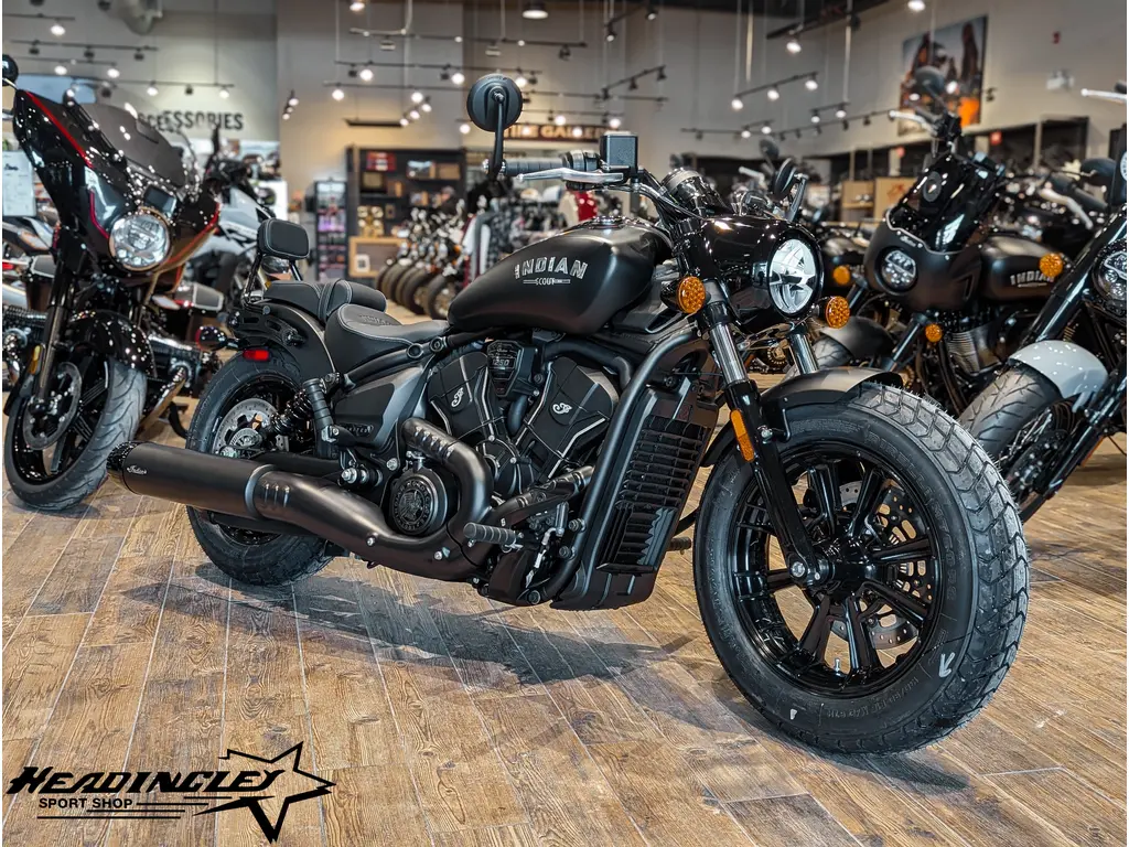2025 Indian Motorcycle Scout Bobber Limited +Tech // Black Smoke w/ Passenger Setup