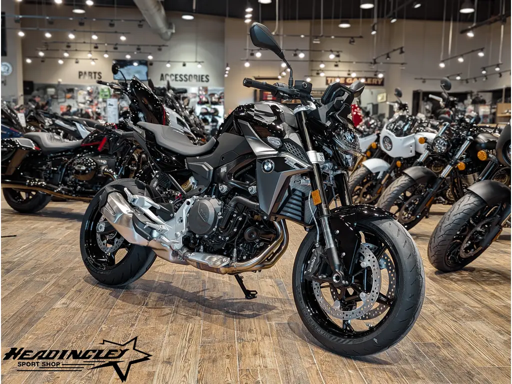 2025 BMW F 900 R // Triple Black