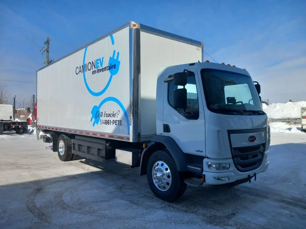 2025 Peterbilt 220EV 