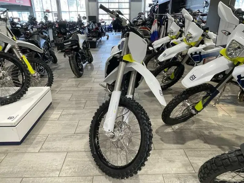 2025 Husqvarna FC 250 thumbnail 2