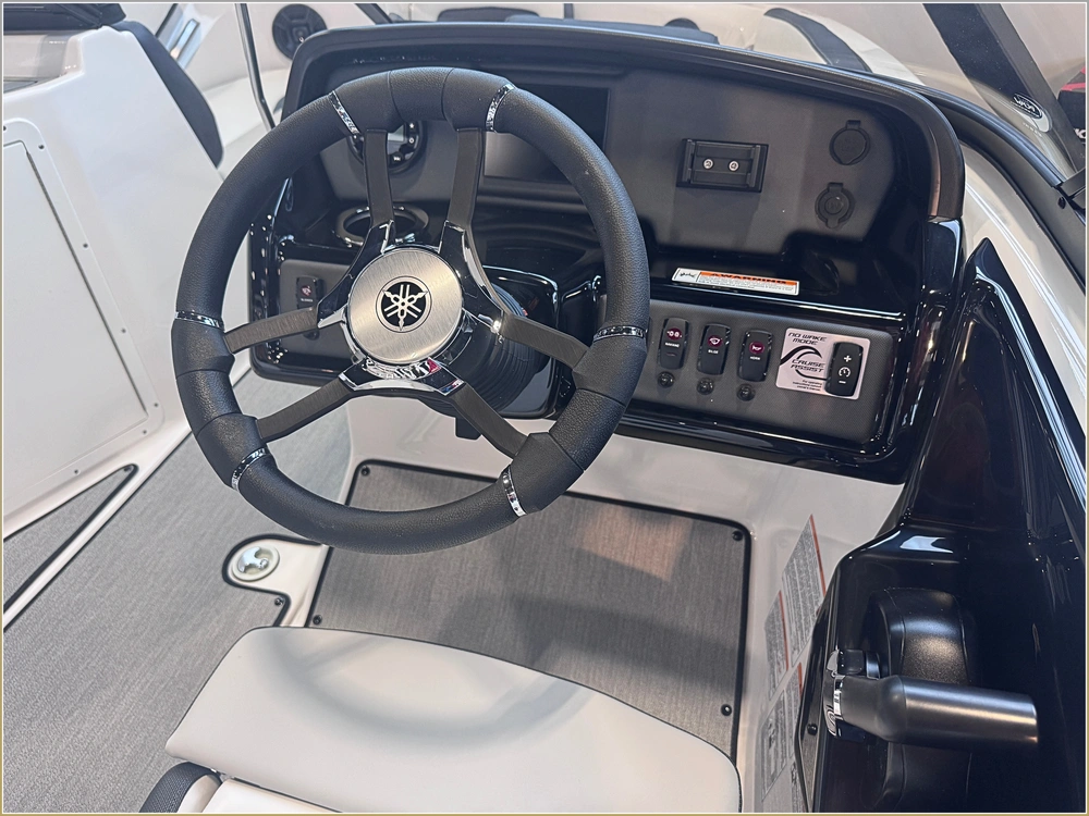 2025 Yamaha Ar195 + $1,500 Water Package!! $4,000 Rebate Included + 3.99% Financing alt