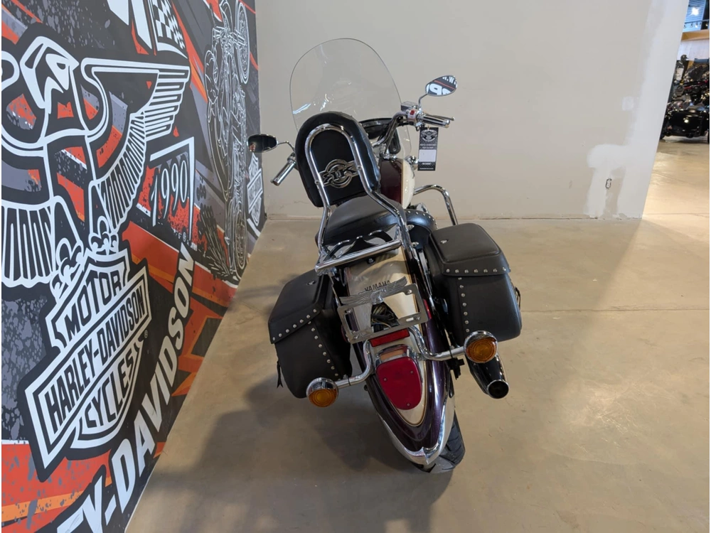 Yamaha V-star 2000 alt
