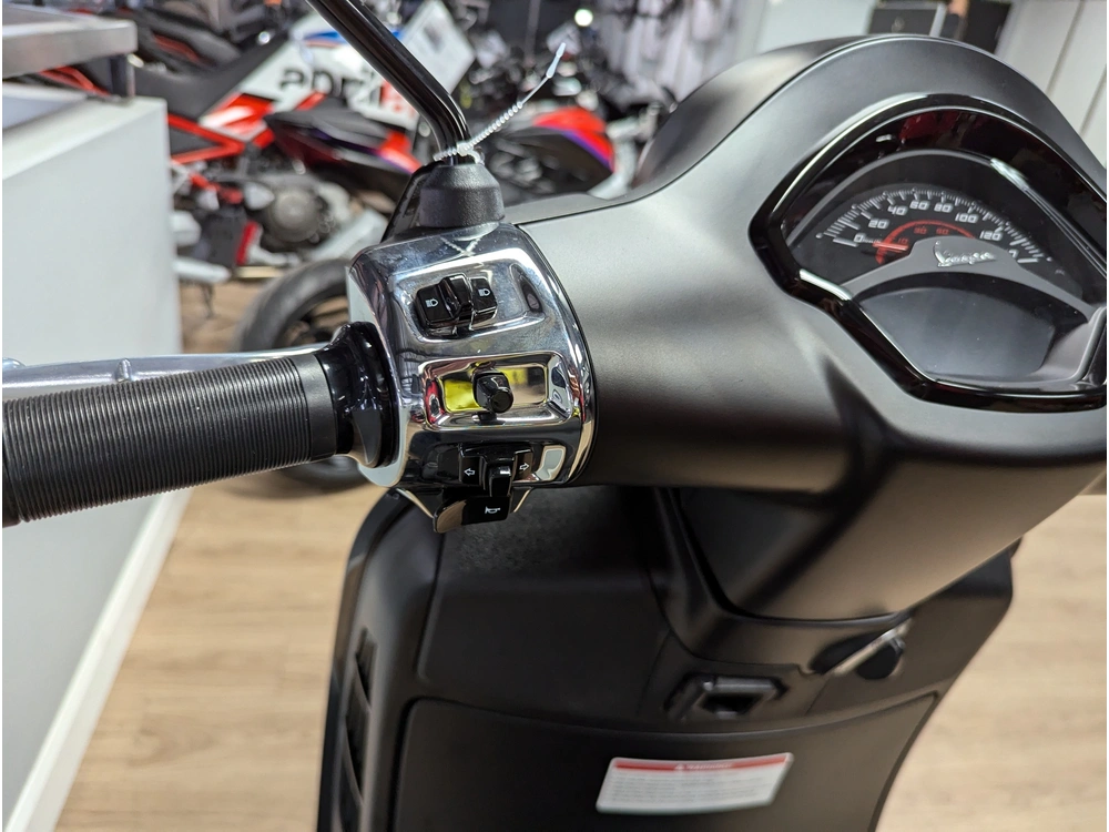 2024 Vespa Gts 300 Super Sport *3.99% / 60 Mois💳 alt