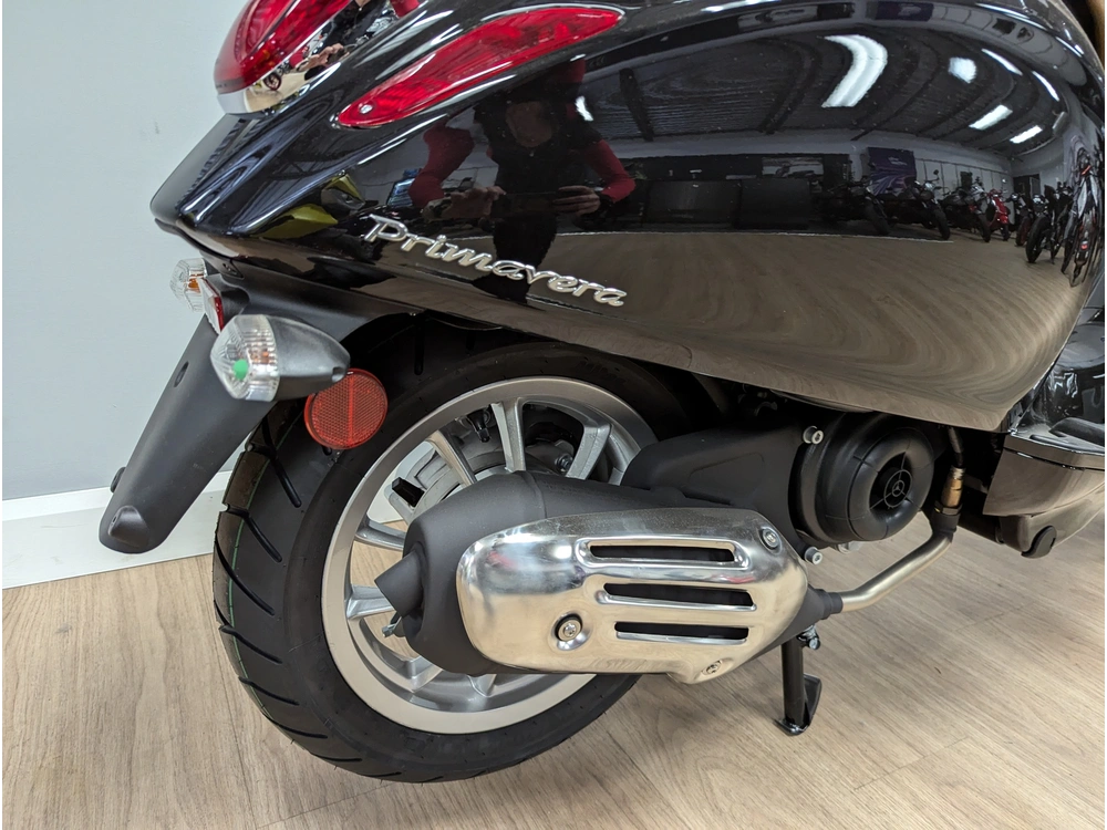 Vespa Primavera 50 2023 alt