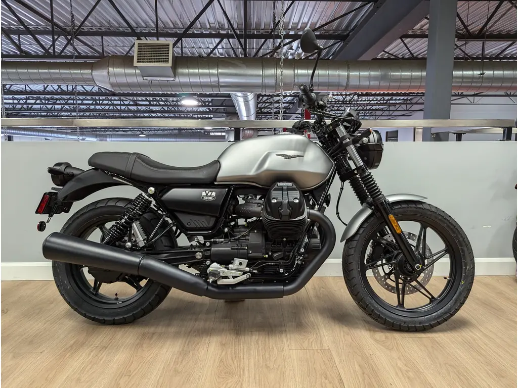 2023 Moto Guzzi V7 STONE *À partir de 0.99%