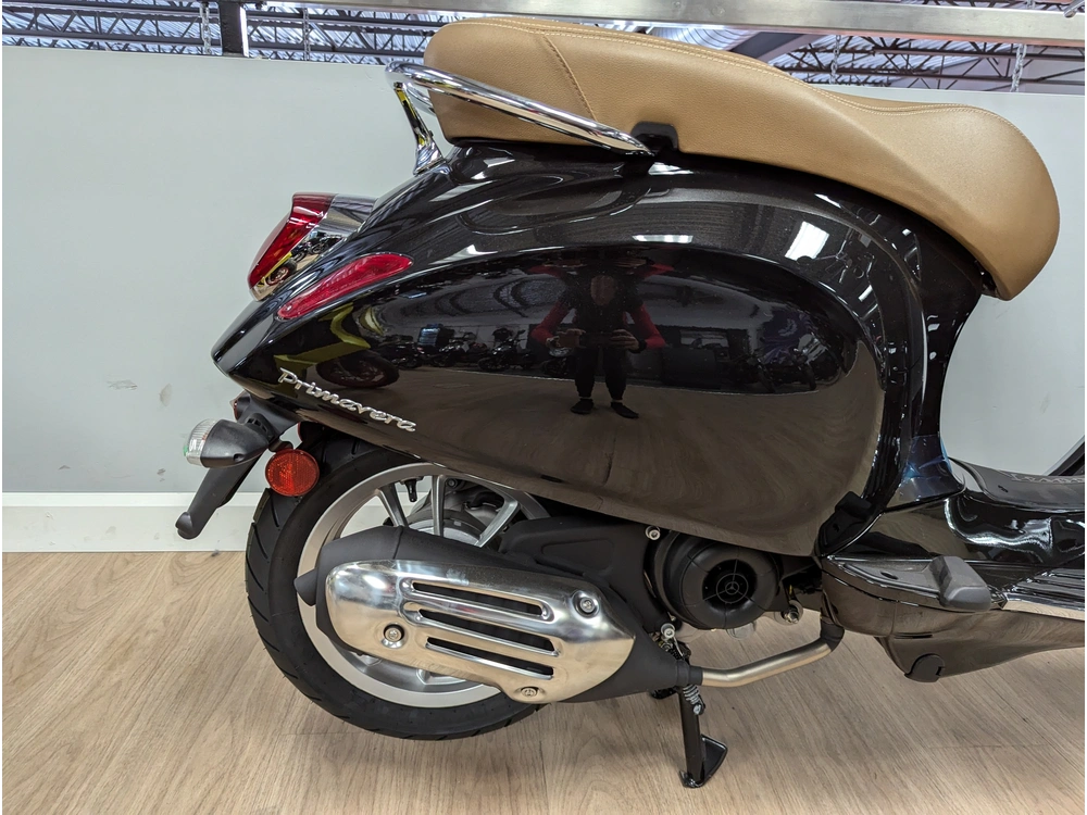 Vespa Primavera 50 2023 alt