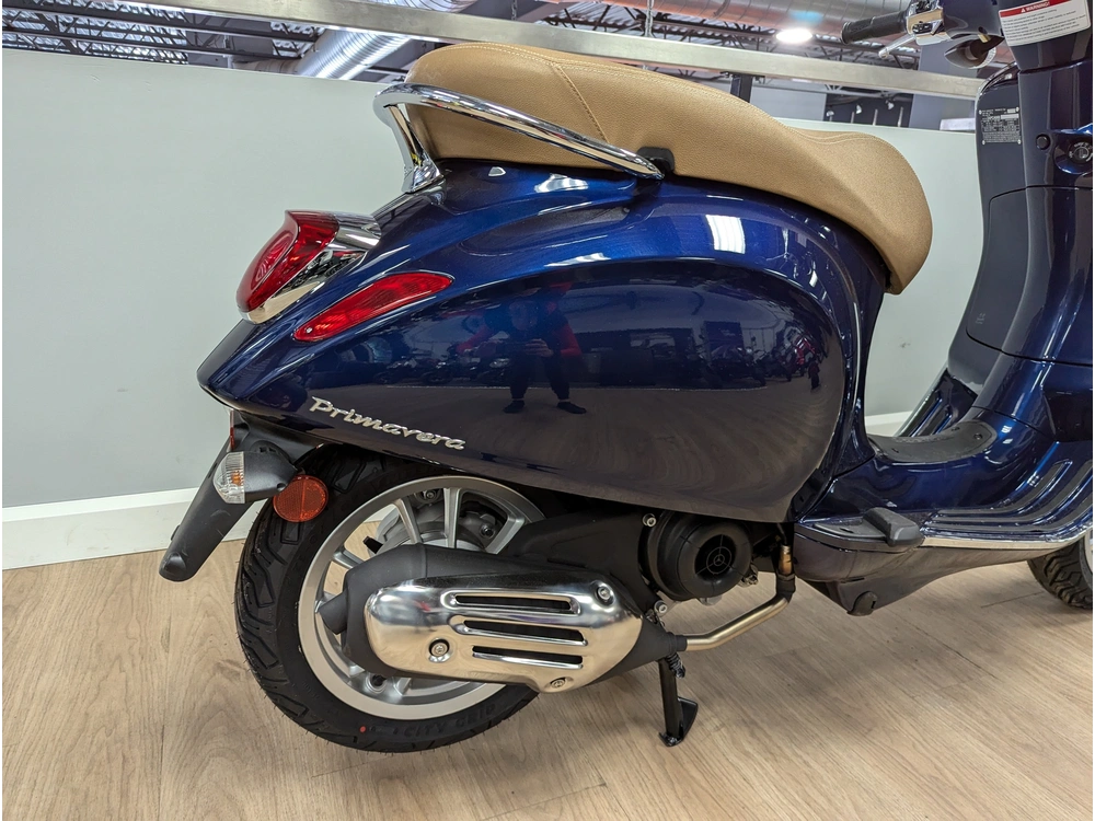 Vespa Primavera 50 2023 alt