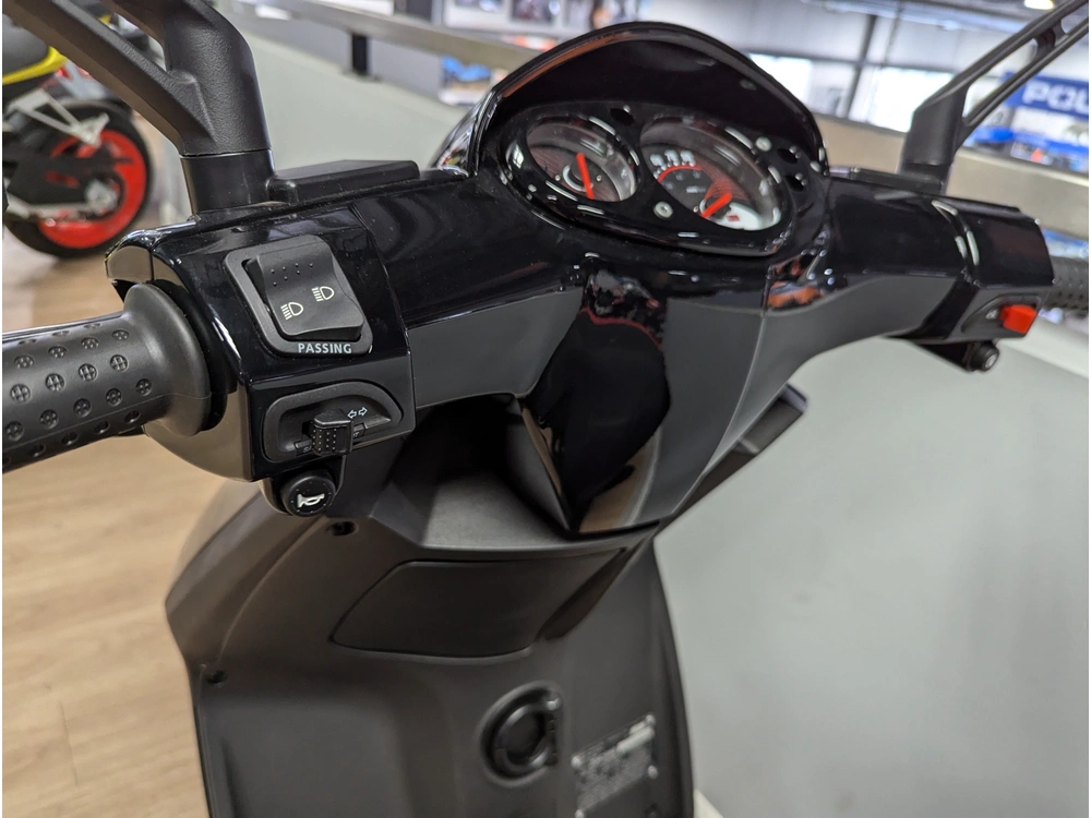 2025 Piaggio Typhoon alt