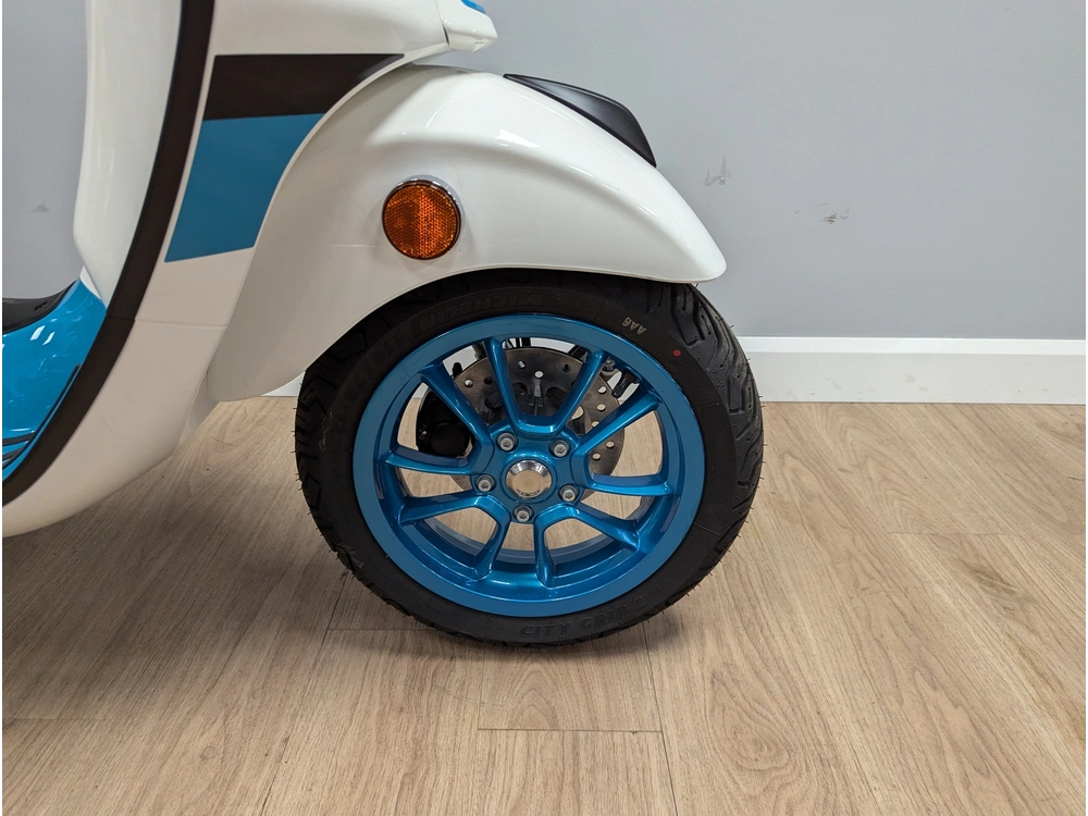 2023 Vespa Primavera 50 Color Vibe *0.99% / 36 Mois💳 alt