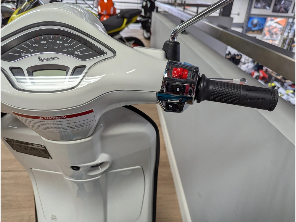 2023 Vespa Primavera 50 Color Vibe *0.99% / 36 Mois💳 alt