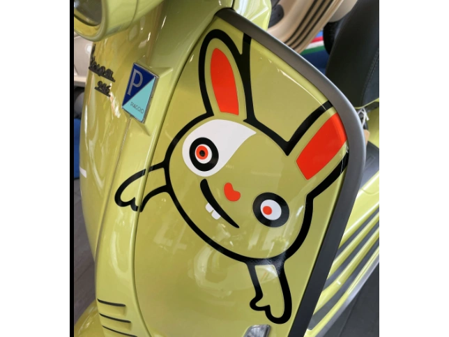 Vespa 946 Bunny 10th Liquidation 2023 alt