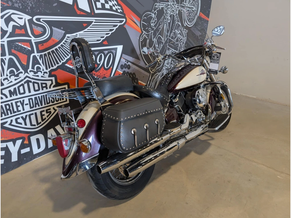 Yamaha V-star 2000 alt