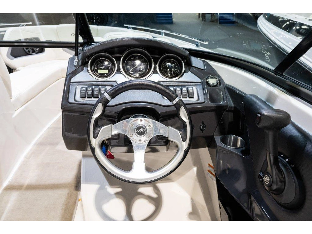 Monterey Boats 214 Ss Br 2014 alt