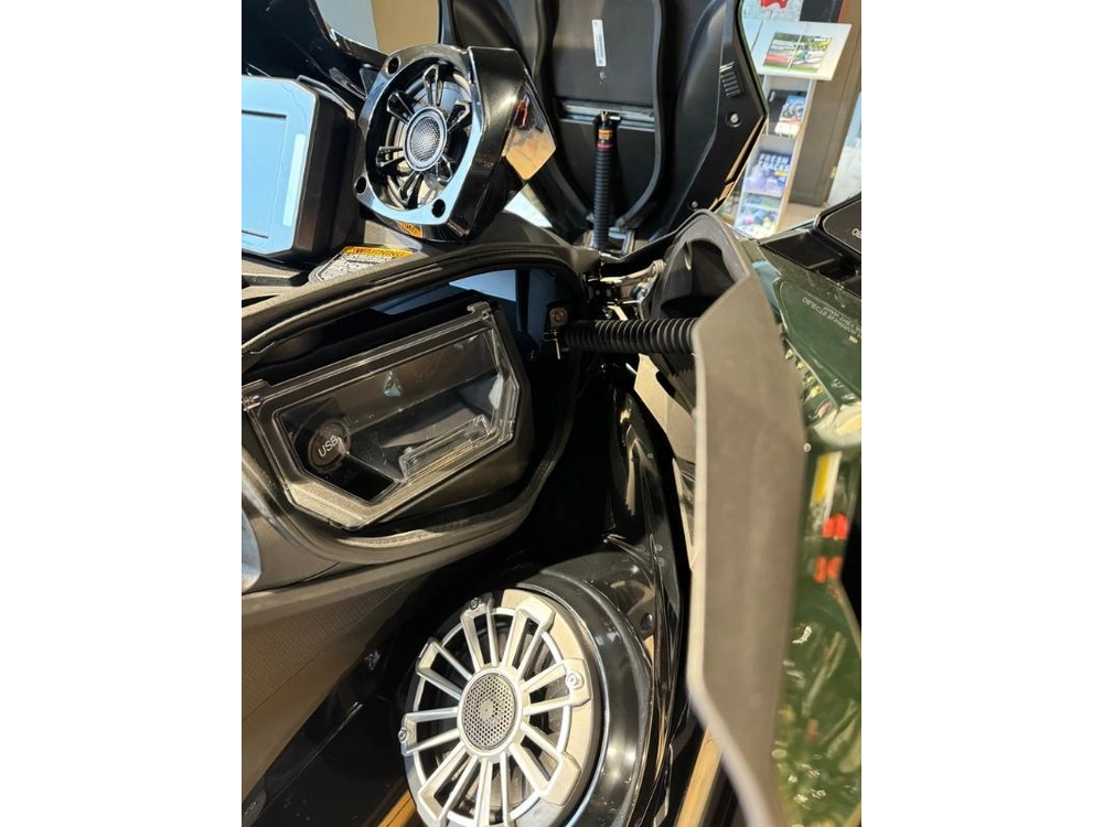 Kawasaki Ultra 310lx 2024 alt