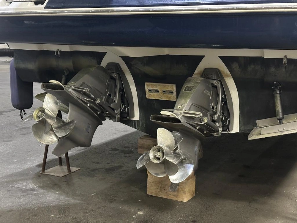 Cruisers Yachts 350 Express 2012 alt